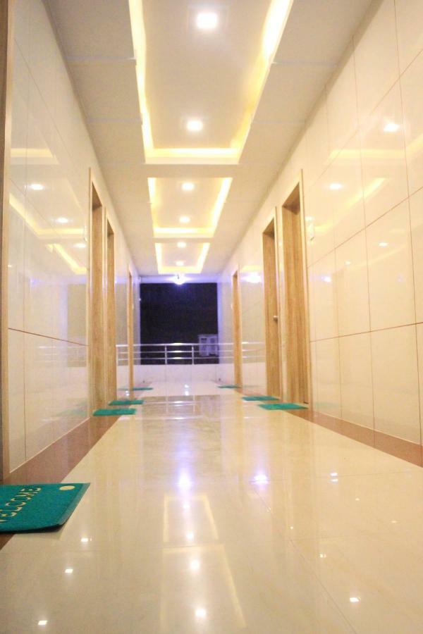 Hotel Shri Radhe Somnāth Esterno foto